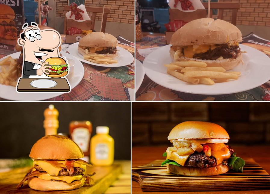 Consiga um hambúrguer no Hamburgueria e Pizzaria Brogui Burger e Pizza no Centro