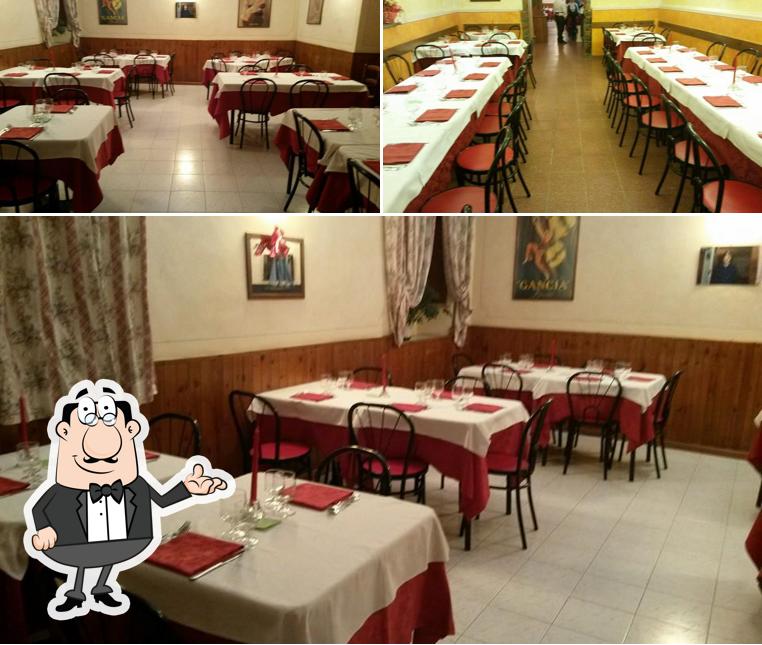 La foto della interni e tavolo da pranzo di Trattoria Croce del Travaglio