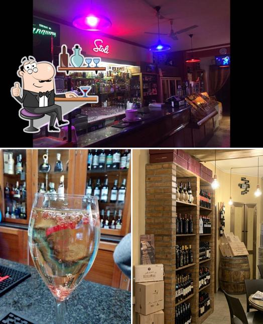 Siediti a un tavolo di Bar Enal - Enoteca F.Lli Polimeni Snc
