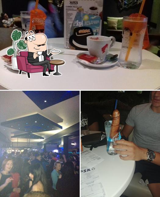 Dai un'occhiata agli interni di Cafe Aviva