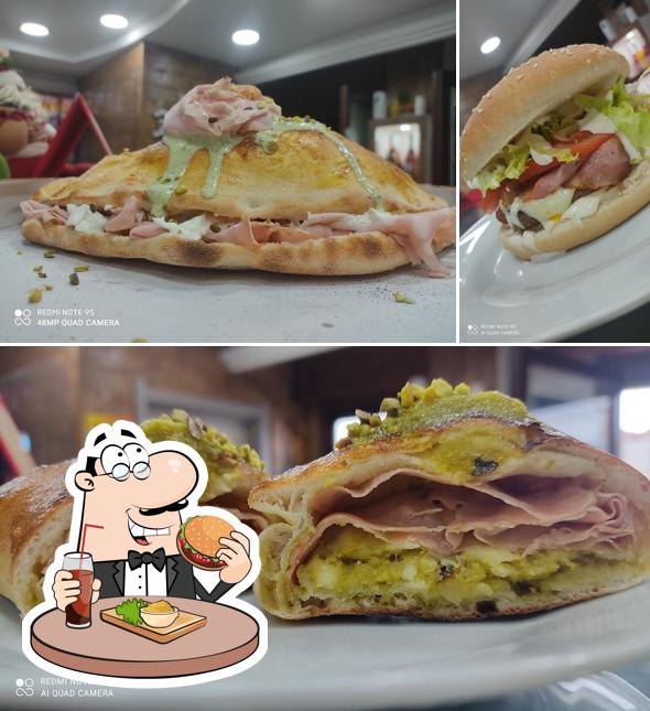 Ordina un hamburger a Pappa & Ciccia Express