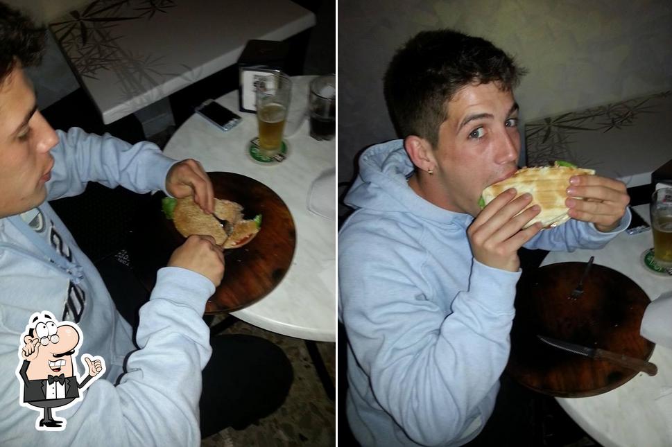 Gli interni di Cafè des amis