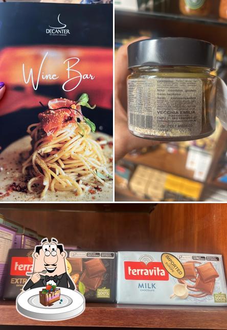 Bolo de chocolate em Decanter BC