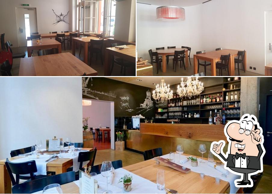 Dai un'occhiata agli interni di Taverne Johann