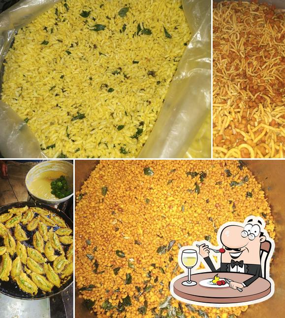 Food at ARUN KHARA MANDAAKI & MIRCHI SHOP
