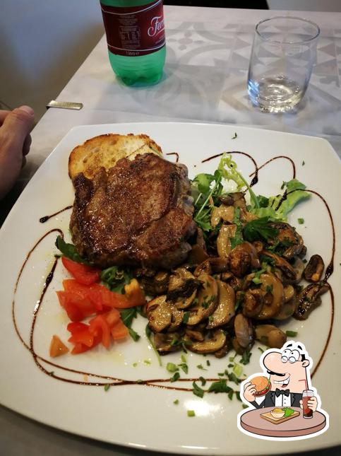 Gli hamburger di Ristorante pizzeria Da Ciccio food and drink potranno incontrare molti gusti diversi