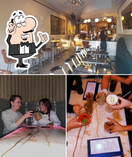 Installez-vous à l'une des tables de Flint