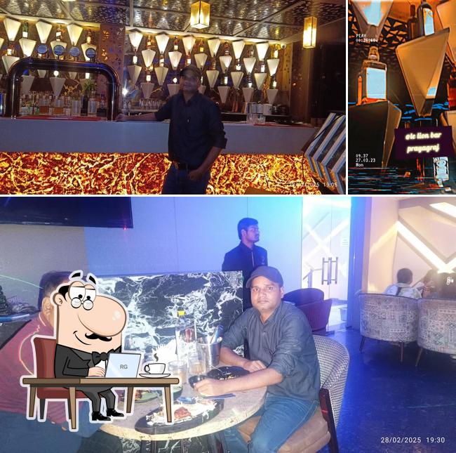 The interior of LE LION BAR