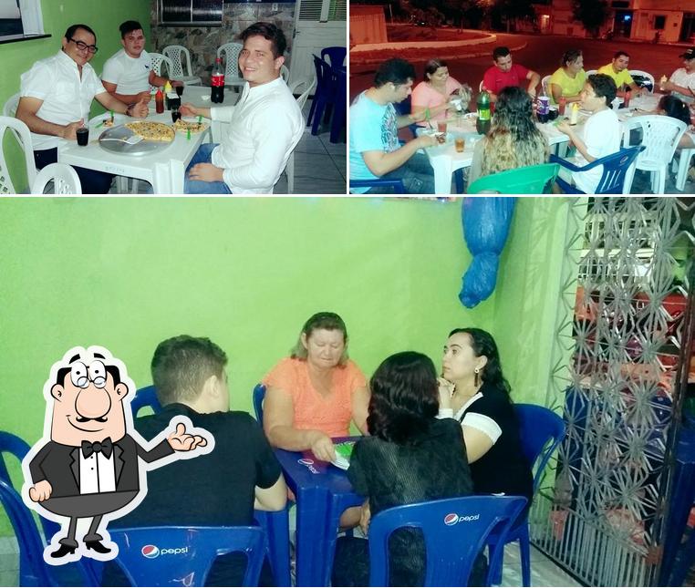 Veja imagens do interior do Pizzeria Elcana's