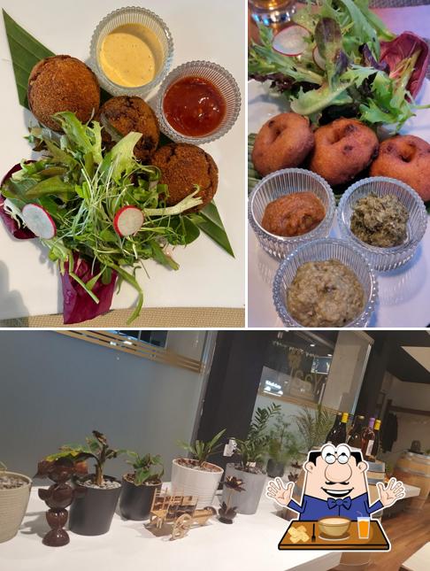 Dai un’occhiata alla foto che raffigura la cibo e interni di Restaurant Yaal