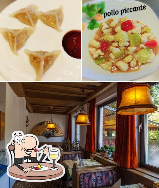 Ristorante Asiatico Smile si caratterizza per la cibo e interni