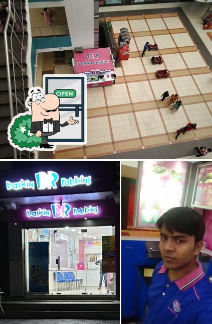 The exterior of Baskin Robbins