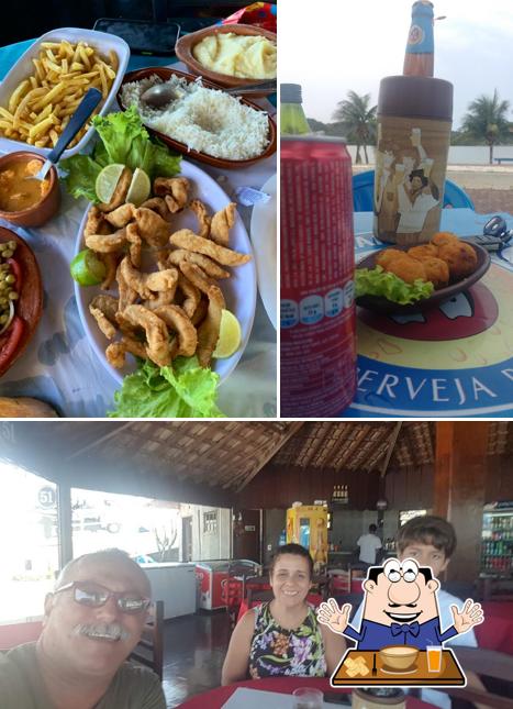 A comida e interior do restaurante
