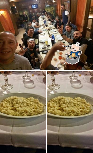 La foto di cibo e tavolo da pranzo da Trattoria-Bar-"Il Girasole"