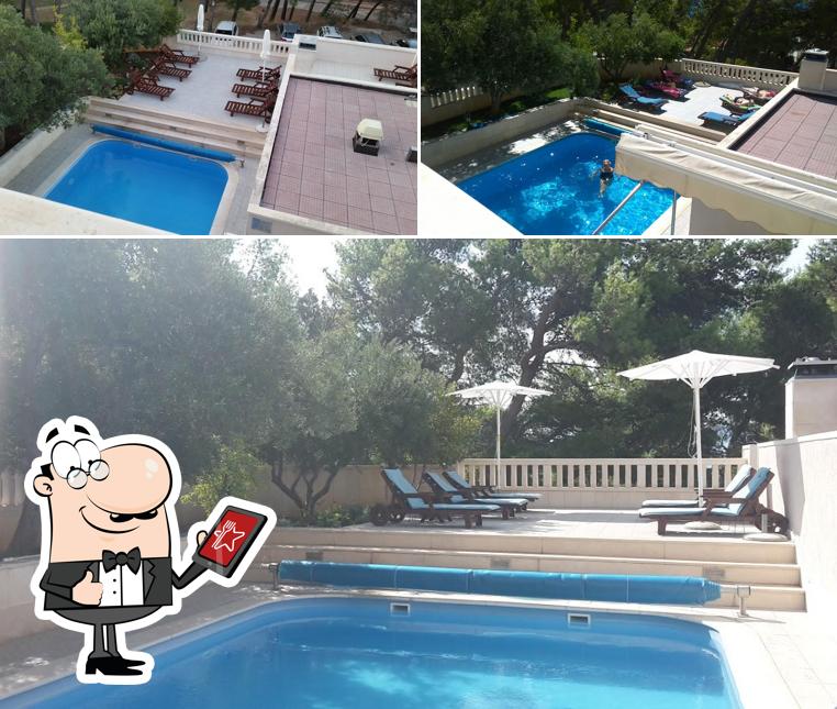 Guarda gli esterni di Villa Daniela