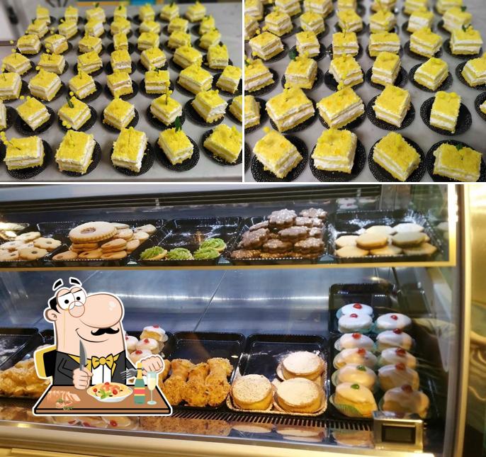 Platti al Bar Italia Pasticceria Gelateria