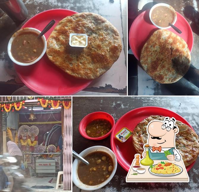 Food at Darshan Lal Kulche Wala