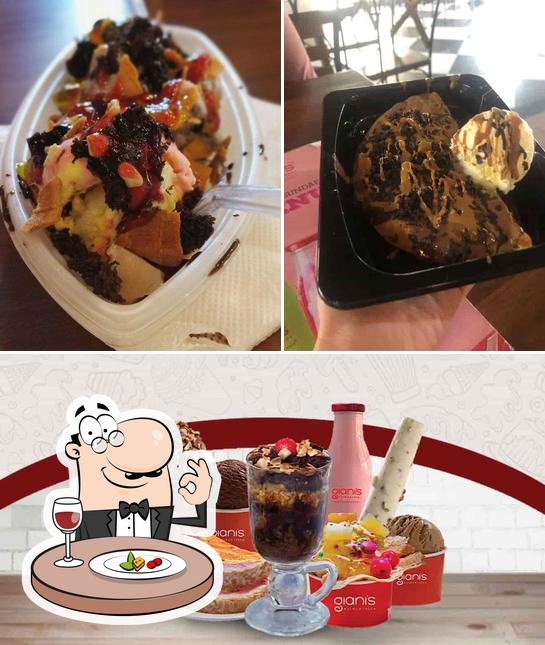 Food at Gianis - Ice Cream, Shakes & Sundaes