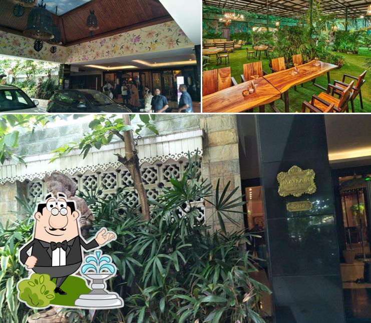 Check out how Jungle Bar looks outside