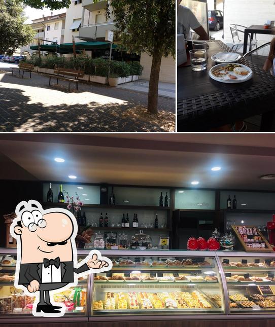 Guarda la immagine che mostra la interni e cibo di Bar Millevoglie Pasticceria