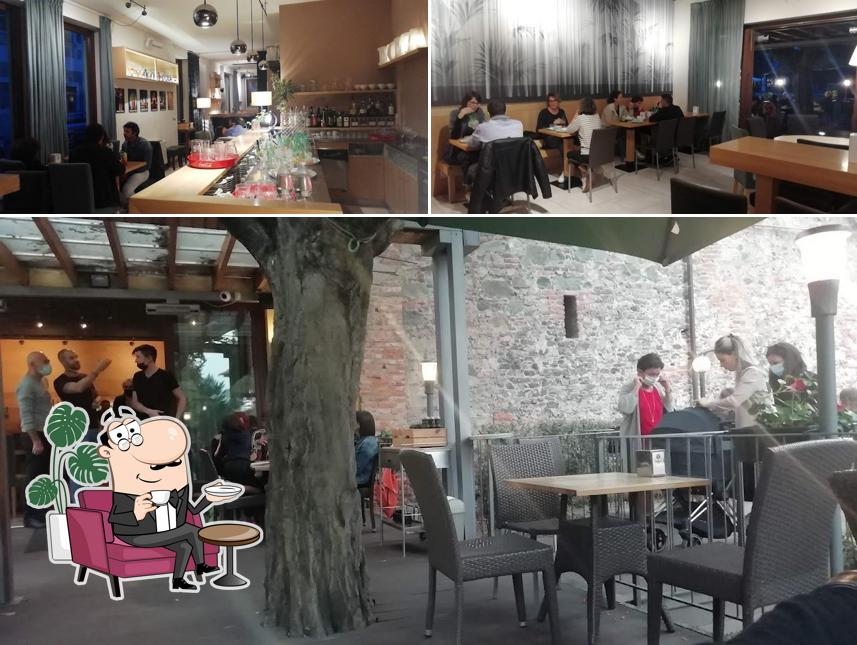 Siediti a un tavolo di Moma