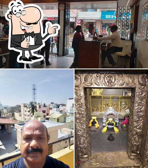 Look at the image of Cafe Sanman