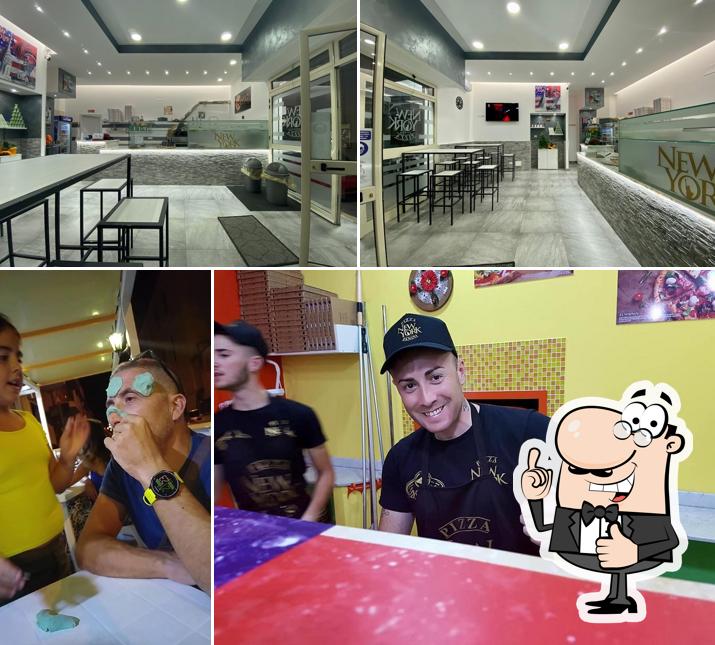 Guarda la foto di New York pizza