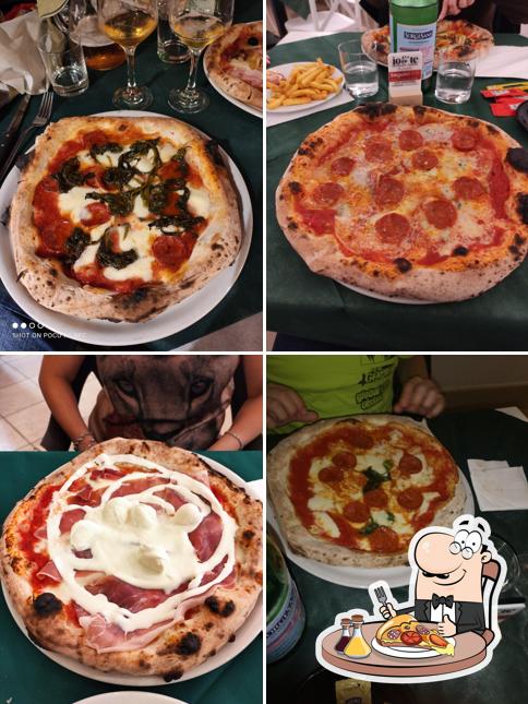 Scegli tra le svariate varianti di pizza
