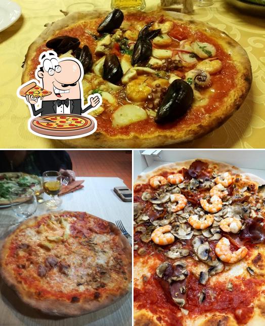 Scegli una pizza a La Lucciola di mare - Ristorante Pizzeria