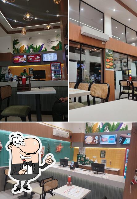 The interior of La Pino'z Pizza