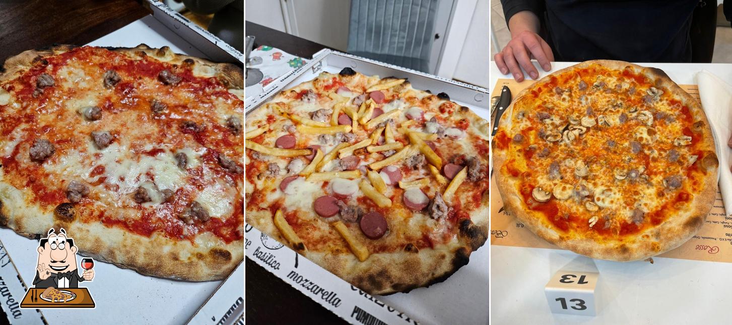 Scegli una pizza a Pizzeria della Fortuna