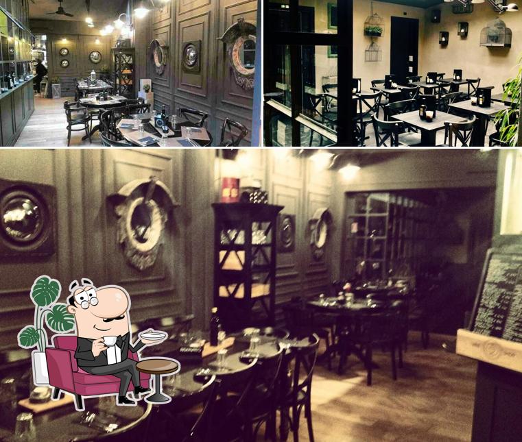 Siediti a un tavolo di La Cocotte Restaurant