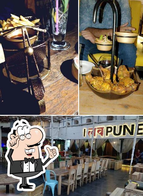 Check out how Kaar-o-Bar looks inside
