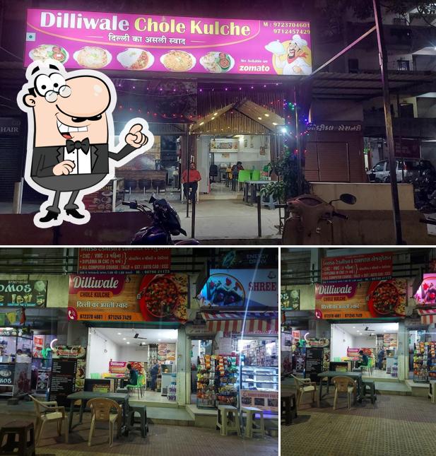 The picture of Dilliwale chole kulche and Momos’s interior and exterior