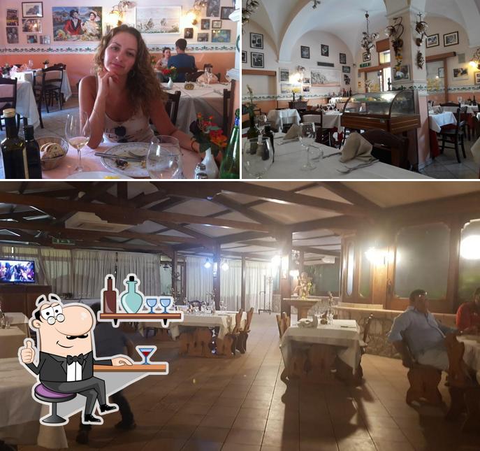 Siediti a un tavolo di Ciao Toto