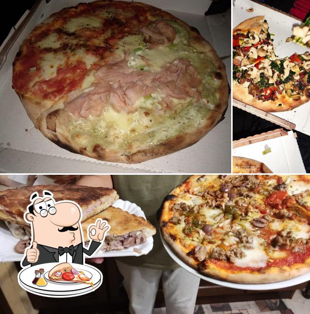 Prenditi una pizza a La Pazzia Pizzeria - Tavola Calda