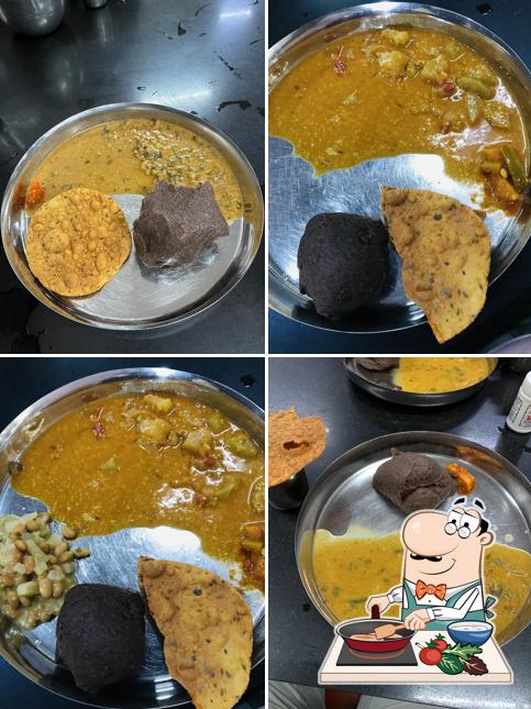 Chicken curry at Mudde Madappa Mess