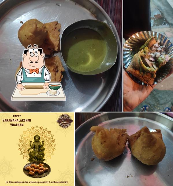 Samosa at Sri Venkateshwara Samosa And Sweets