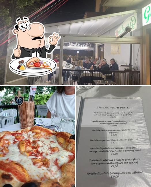 Ordina tra le svariate varianti di pizza