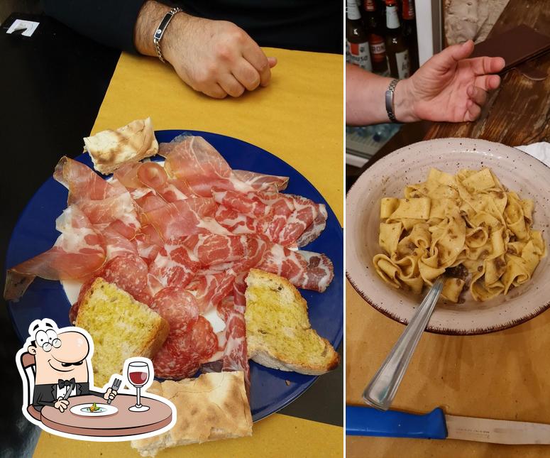 Platti al Pizzeria Rosticceria Julia Ristoro Julia Ristoro Sas di Menichini Maria Rita