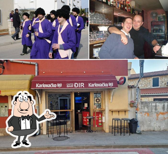 Siediti a un tavolo di CAFFE BAR ĐIR