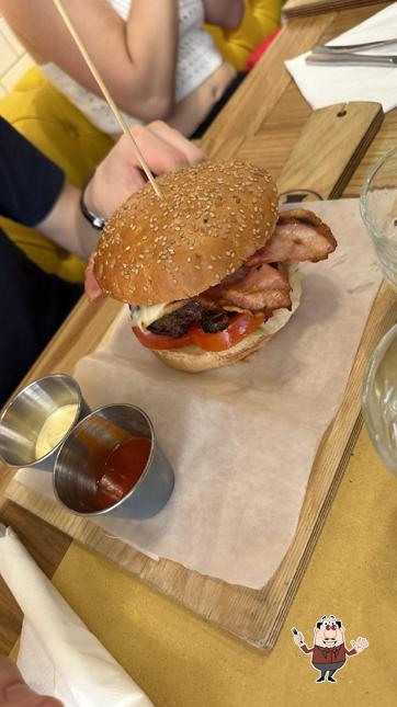Hamburger al Mater est.2022