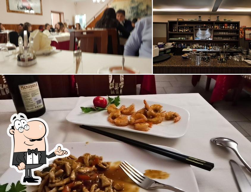 Ristorante Cinese Grand Hyant Xu - Cucina Tipica Cinese si caratterizza per la interni e cibo