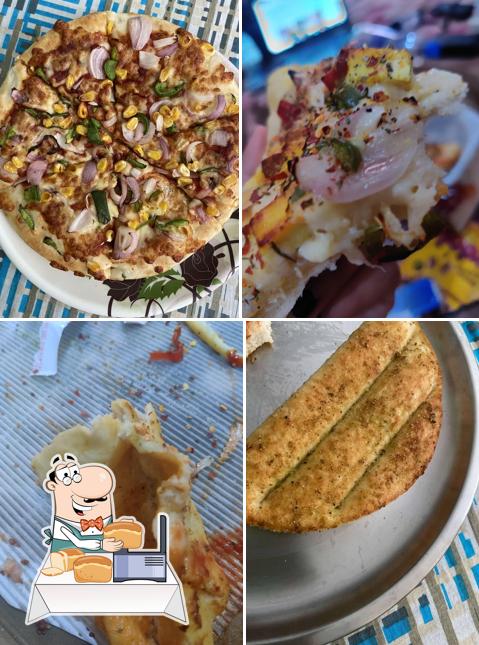 Garlic bread at Pizza Hut Sector 125, Kharar