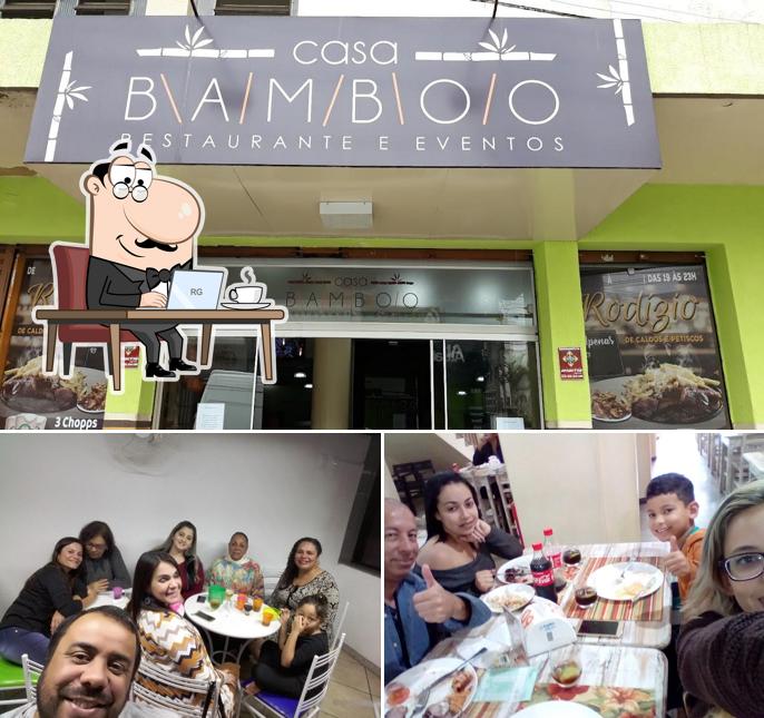 O interior do Como em Casa Restaurante