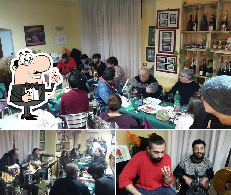 Vedi la foto di Il profumo del mosto selvatico