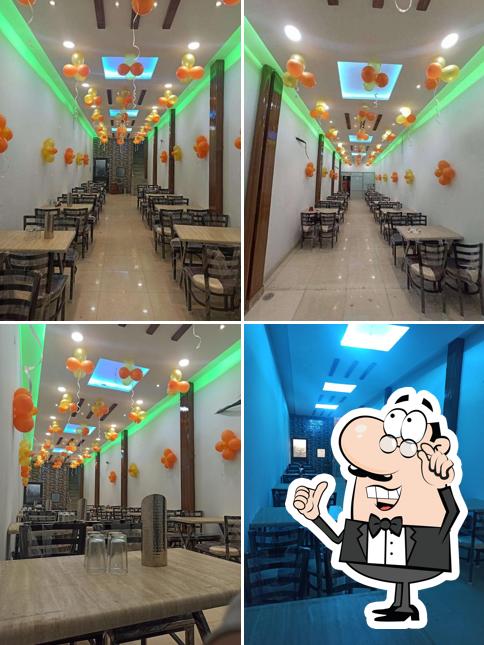 The interior of LAATSAAB ROLLS & KABABS