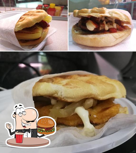 Prenditi un hamburger a Bar L'incontro Fossanova Priverno