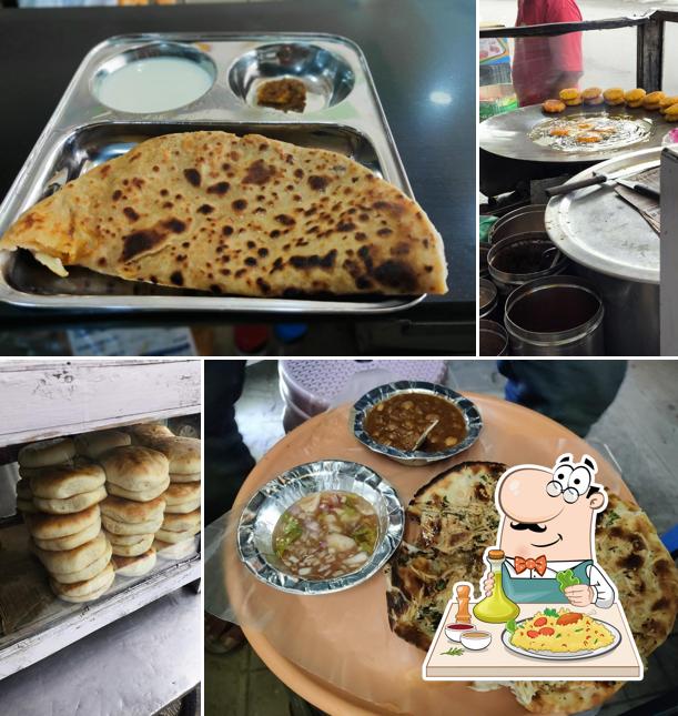 Food at Amritsari Chole Kulchas