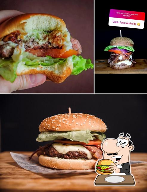 Delicie-se com um hambúrguer no Fava burguer
